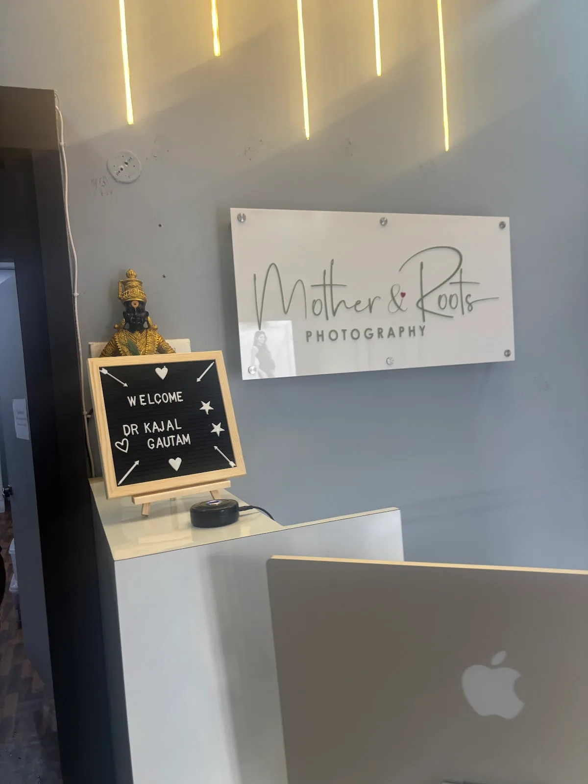 Mother & Roots – Maternity & Newborn Photography Studio