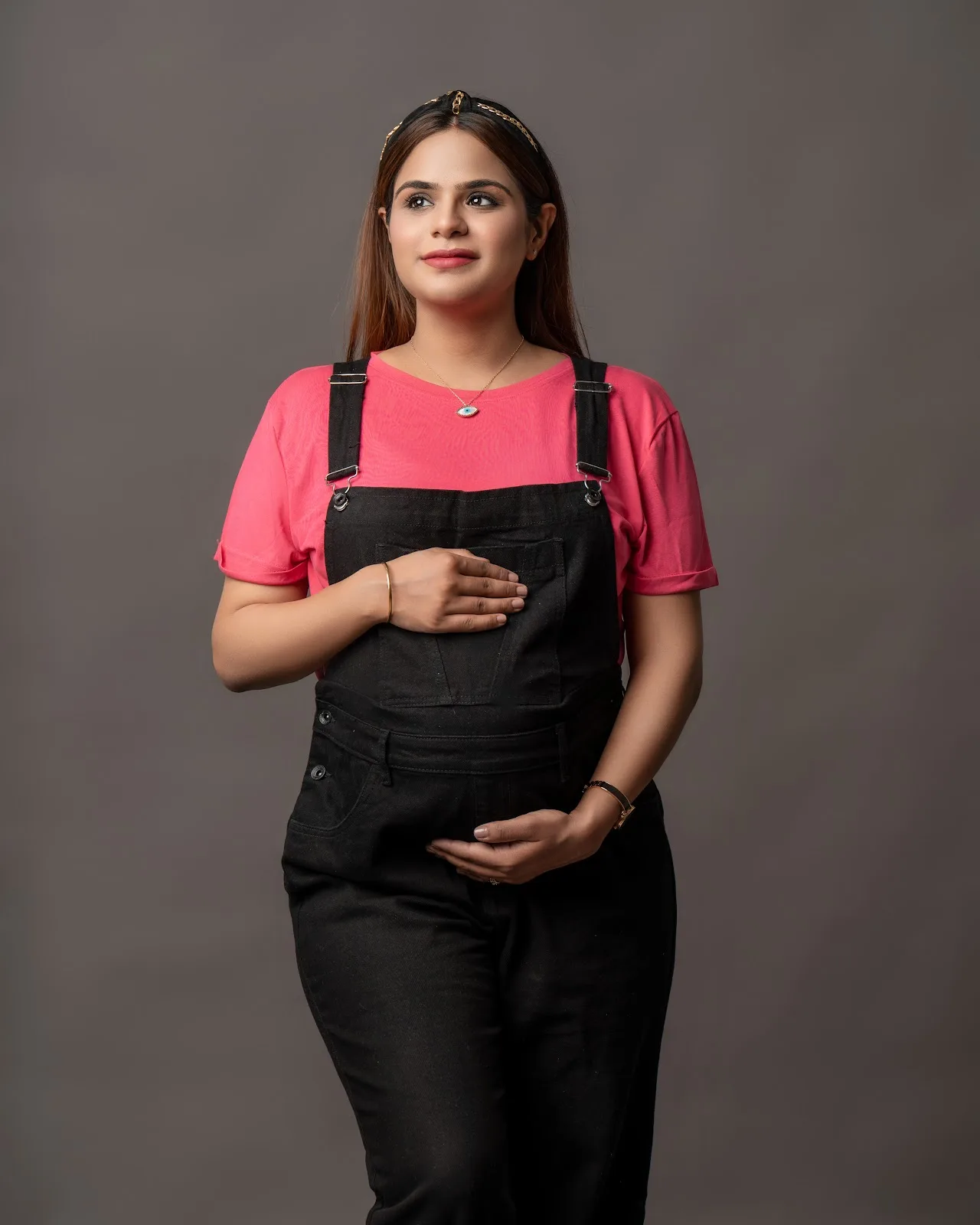 Mother & Roots – Maternity & Newborn Photography Studio