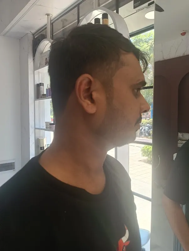 D. S luxury unisex salon