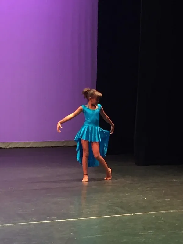 TamiCo. Dancing