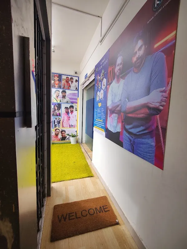 Kosmic Studio 4 Danz | DANCE & ZUMBA CLASSES - Shivam Rd, DD Colony