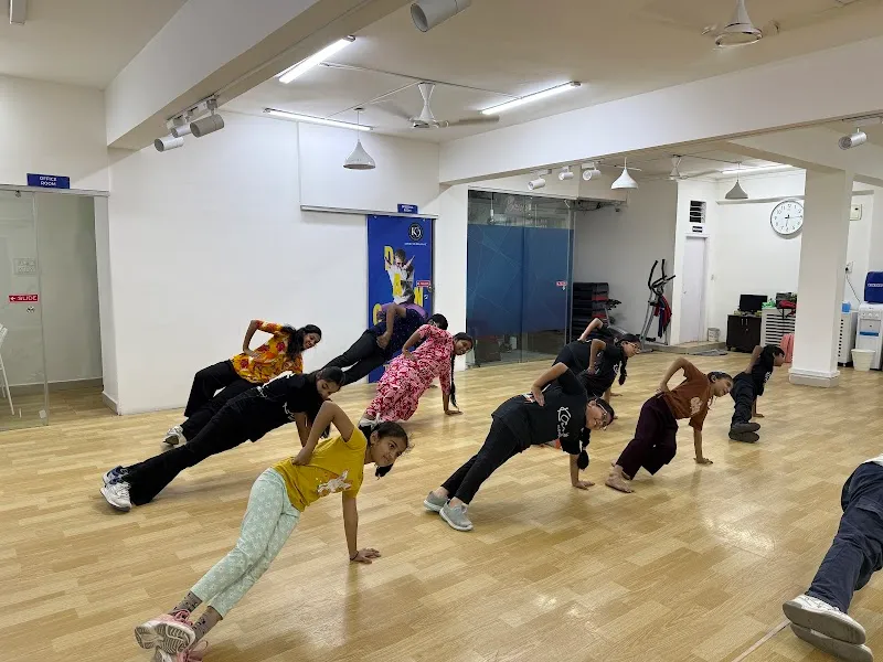 Kosmic Studio 4 Danz | DANCE & ZUMBA CLASSES - Shivam Rd, DD Colony