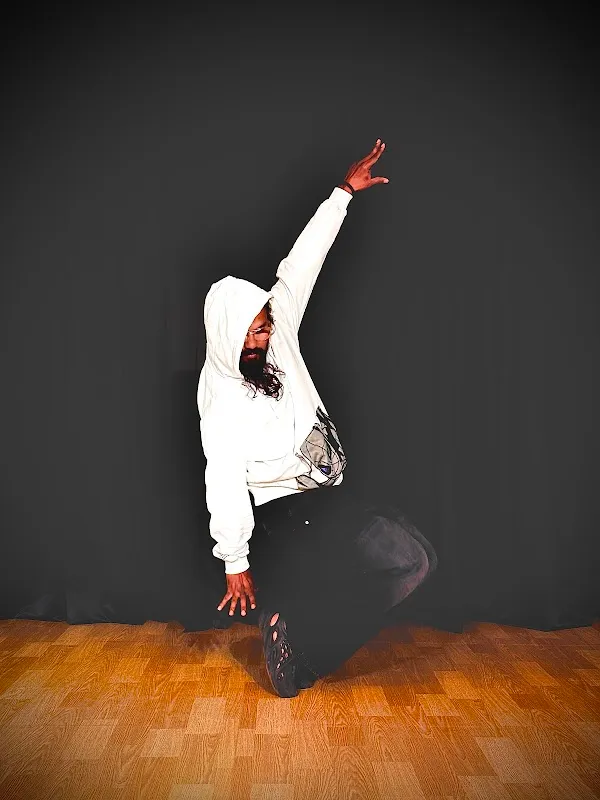 Kosmic Studio 4 Danz | DANCE & ZUMBA CLASSES - Shivam Rd, DD Colony