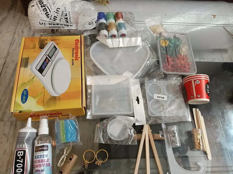 Dream art studio (resin and calligraphy class)