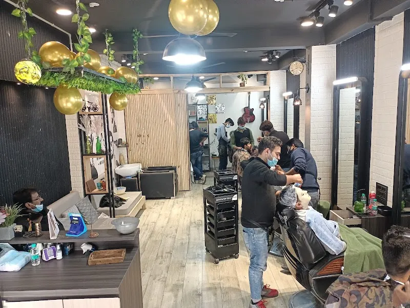 The HeadMasters unisex salon