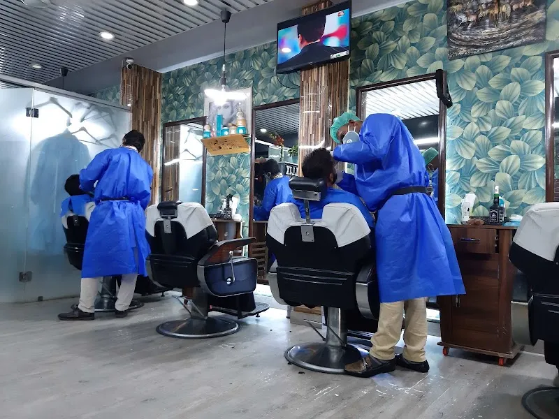 The HeadMasters unisex salon