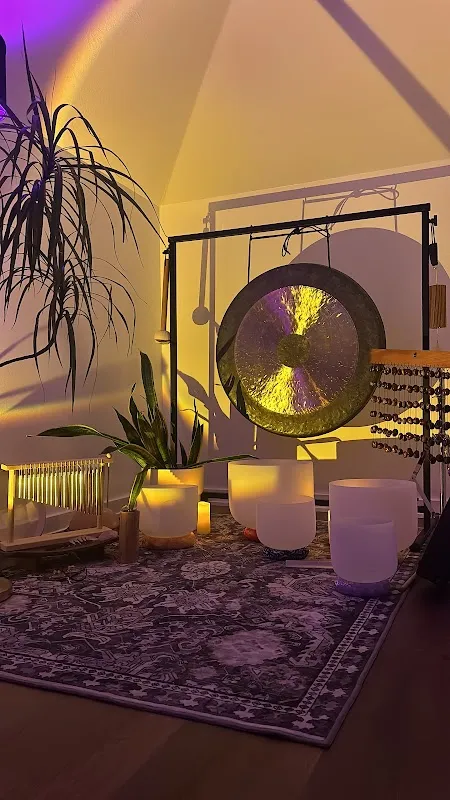Black Swan Holistic Head Spa