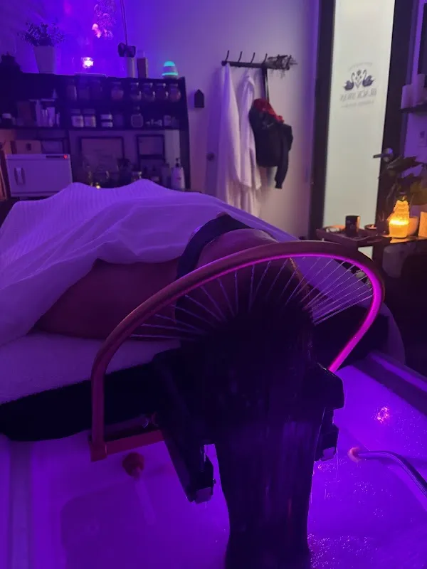 Black Swan Holistic Head Spa