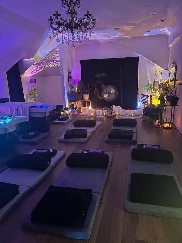 Black Swan Holistic Head Spa