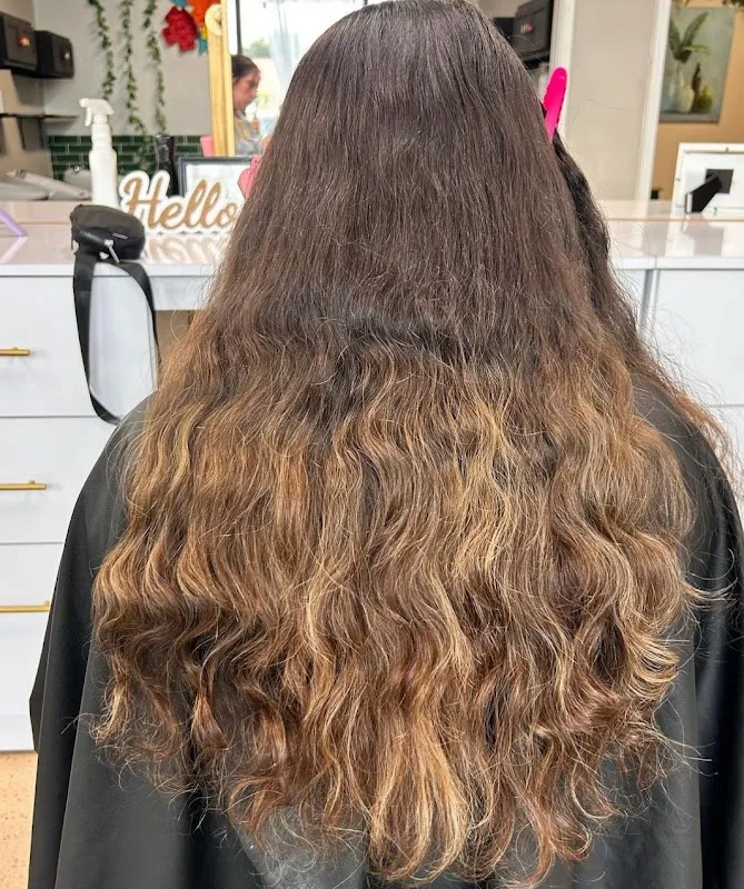 Deseo Beauty Lounge Color
