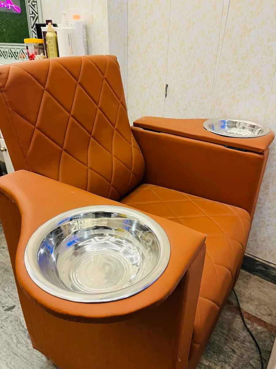 Aura unisex salon