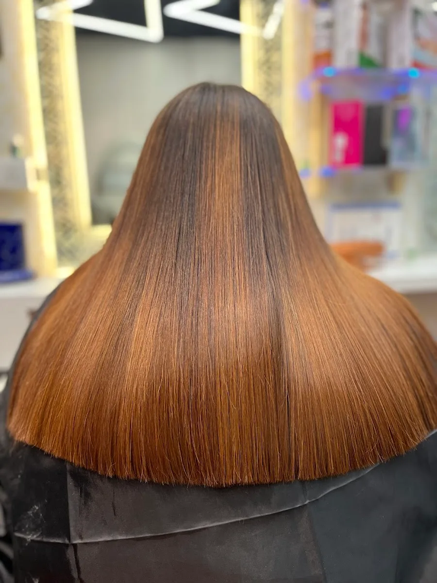 Aura unisex salon