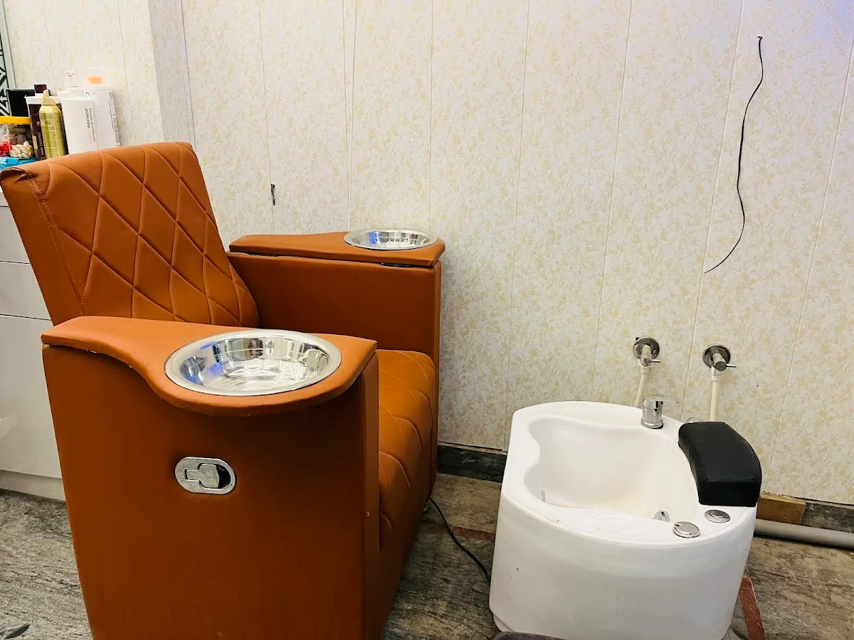 Aura unisex salon