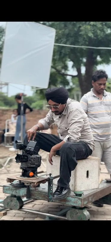 Filmi Zone ( Harmeet Singh )