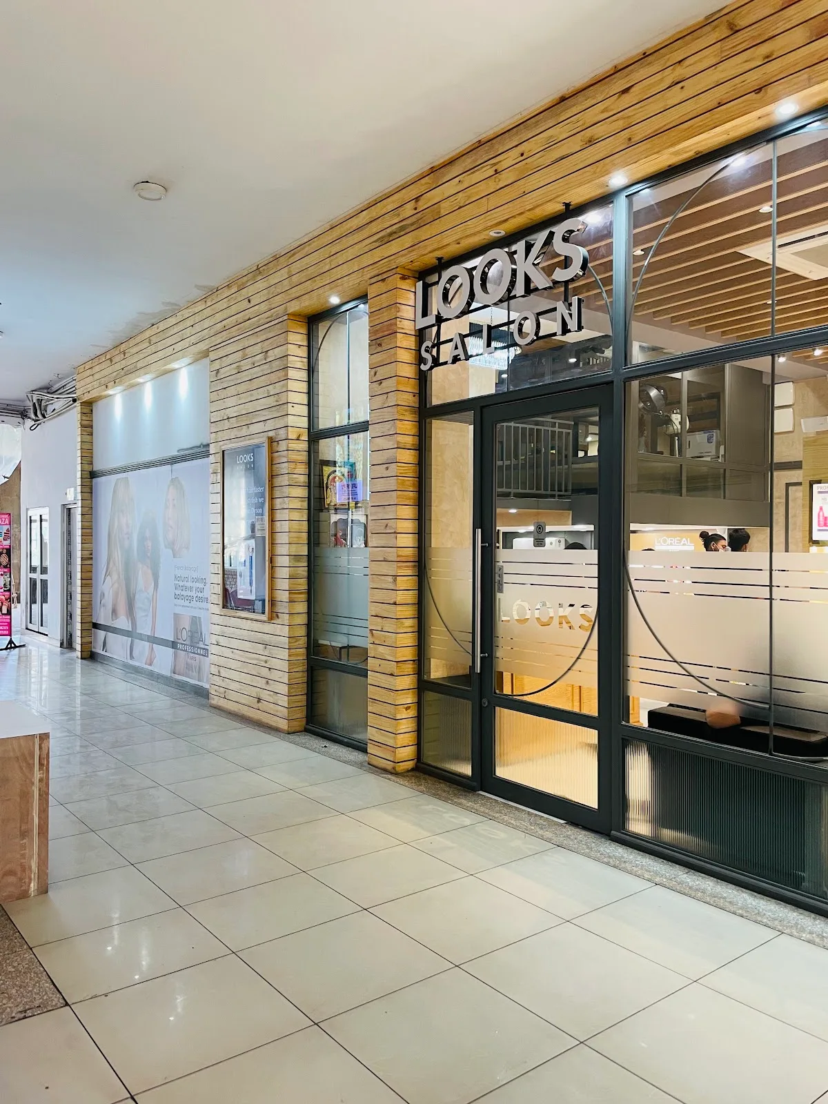 Looks Salon Noida Sector 128