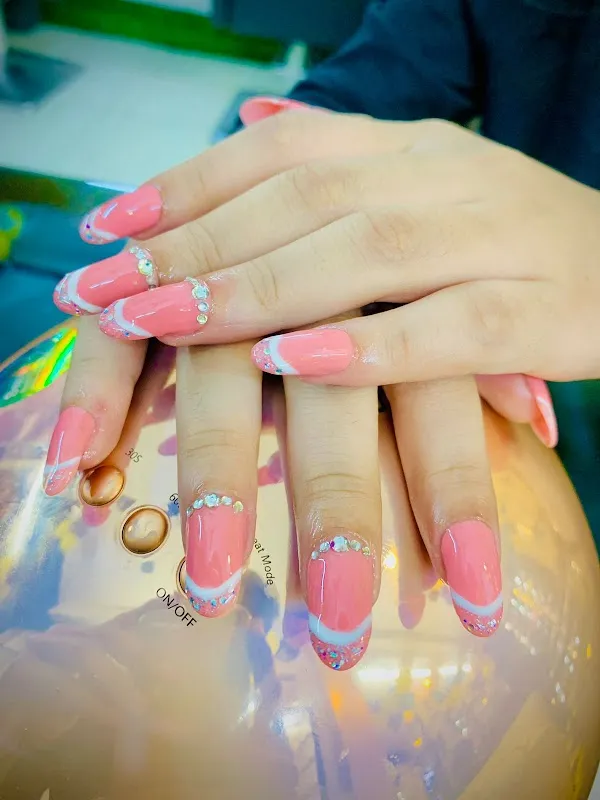 Glamin Unisex Salon & Academy