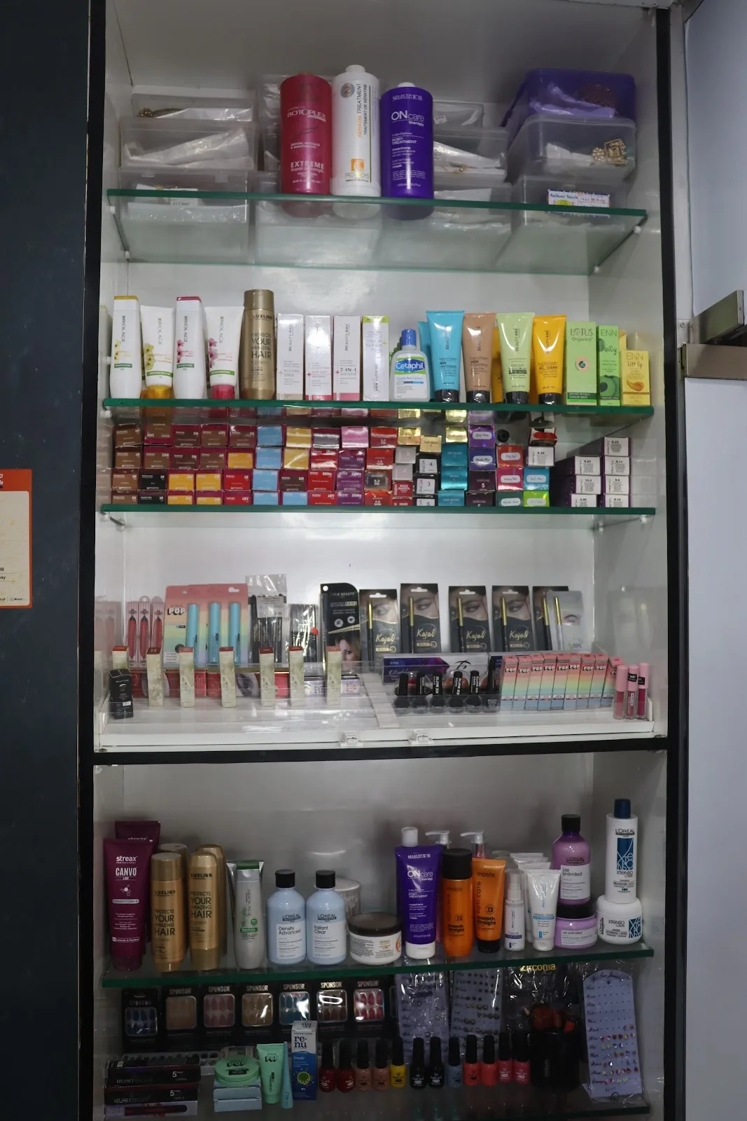 Belle The Girls Hub Beauty Parlour,Salon,Salon for women,Hair Beauty,Nails,Manicure,Pedicure.