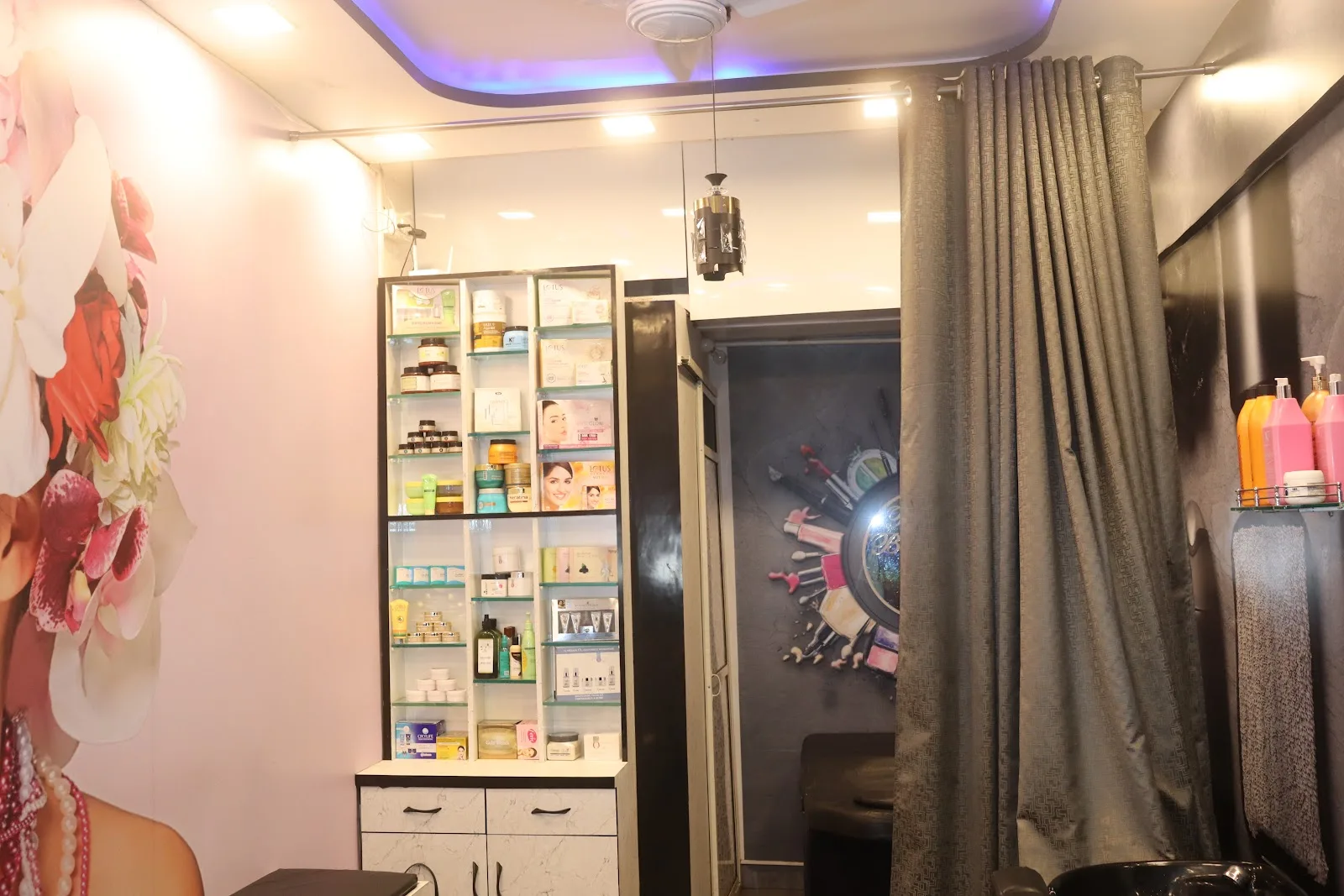 Belle The Girls Hub Beauty Parlour,Salon,Salon for women,Hair Beauty,Nails,Manicure,Pedicure.