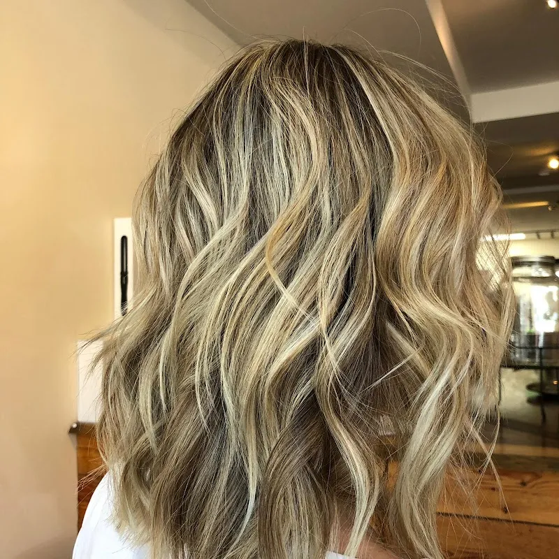 Colour Lounge Beauty