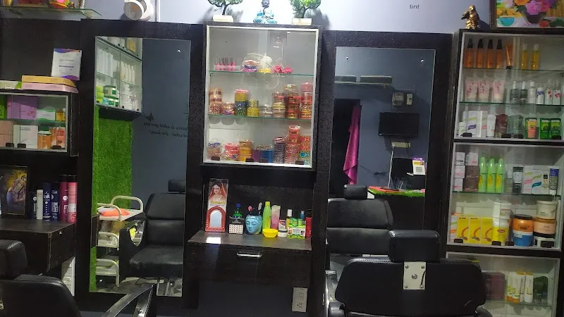 Suman's SALON & SPA (ladies only)