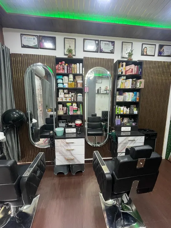 Mani's Beauty Salon & Academy