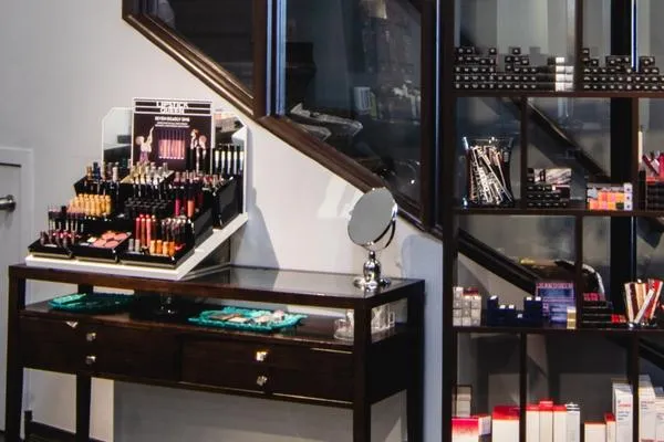 Liquid Salon
