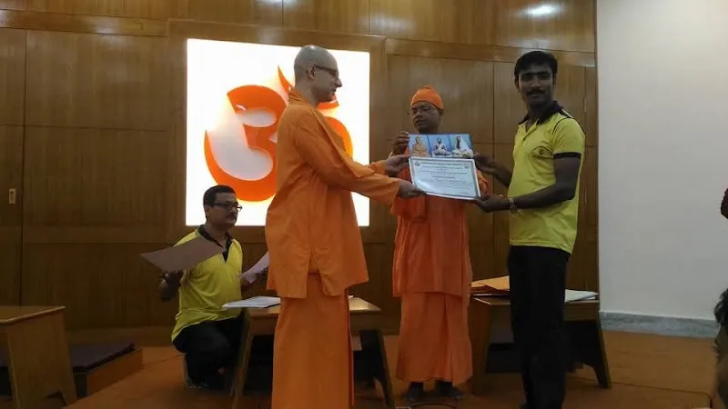 𝐘𝐨𝐠𝐚 𝐒𝐚𝐦𝐚𝐝𝐡𝐚𝐧 | Best yoga classes in kolkata