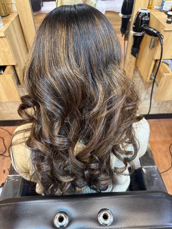 Clips N Cutz Hair & Beauty Unisex Salon