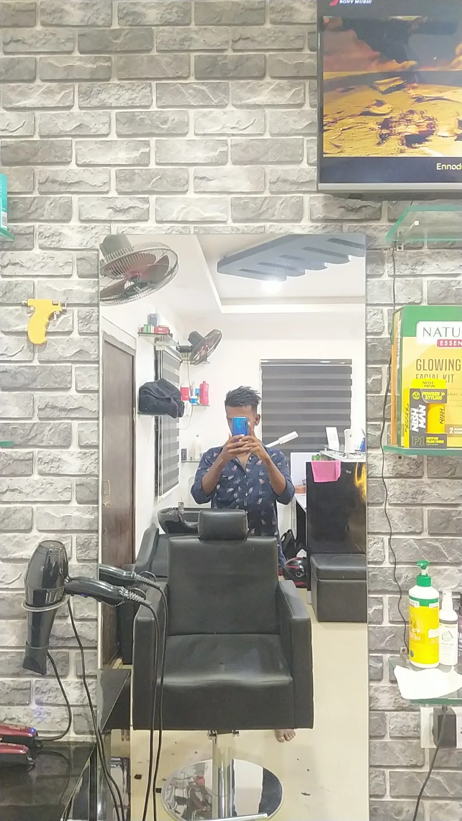 AM Salon