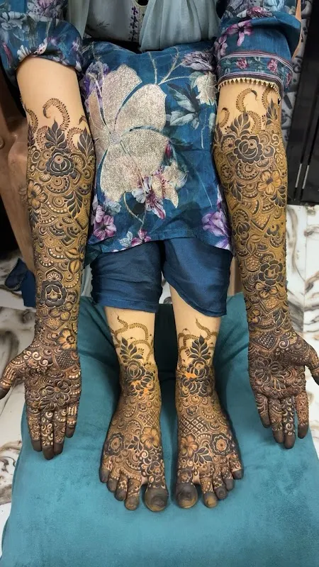 Zeba Mehandi Studio and Academy in Mumbra