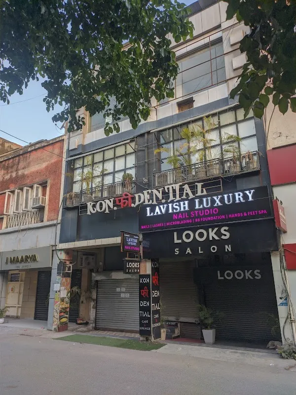 Looks Salon Kailash colony unisex