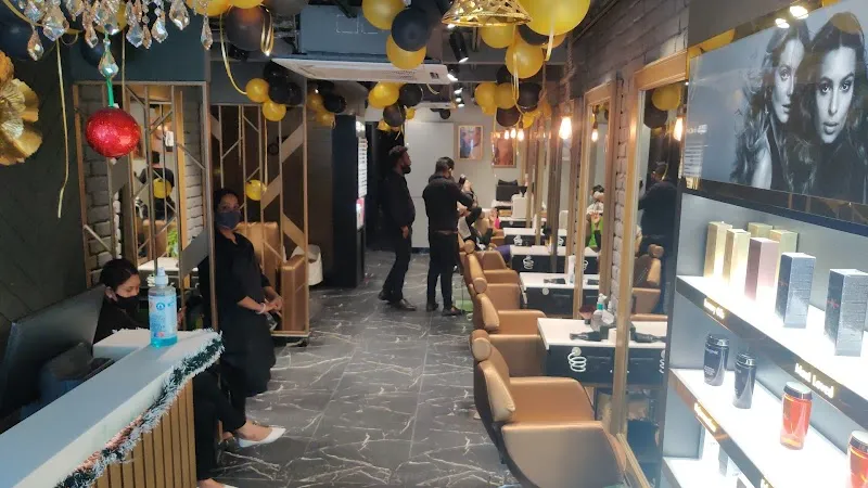 Looks Salon Kailash colony unisex