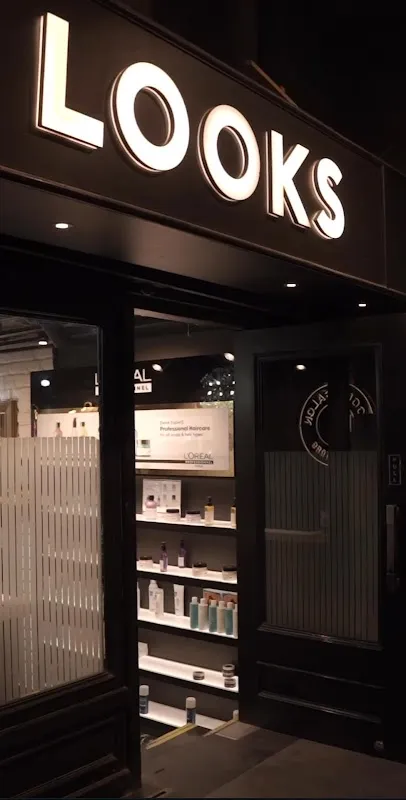 Looks Salon Kailash colony unisex