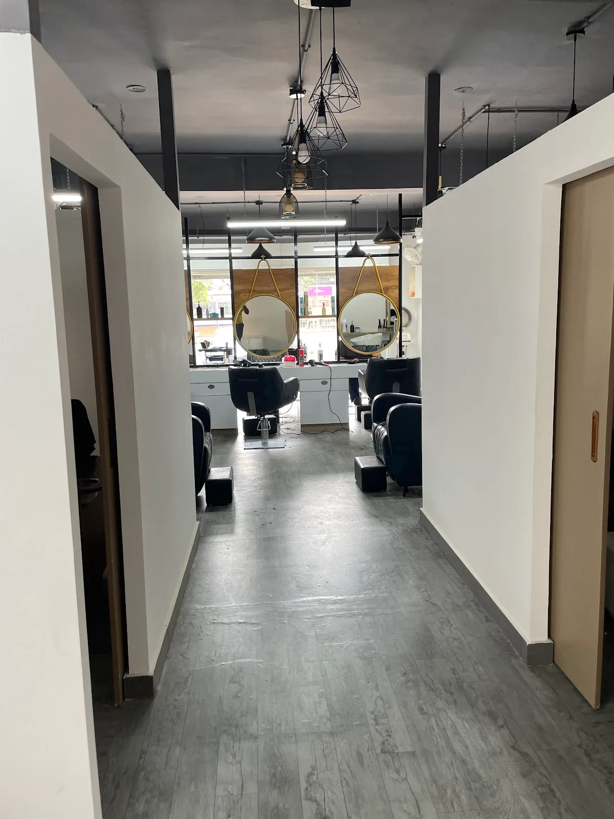 Juxtapose Unisex Salon