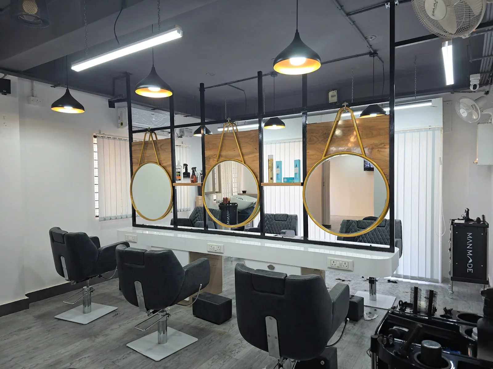 Juxtapose Unisex Salon