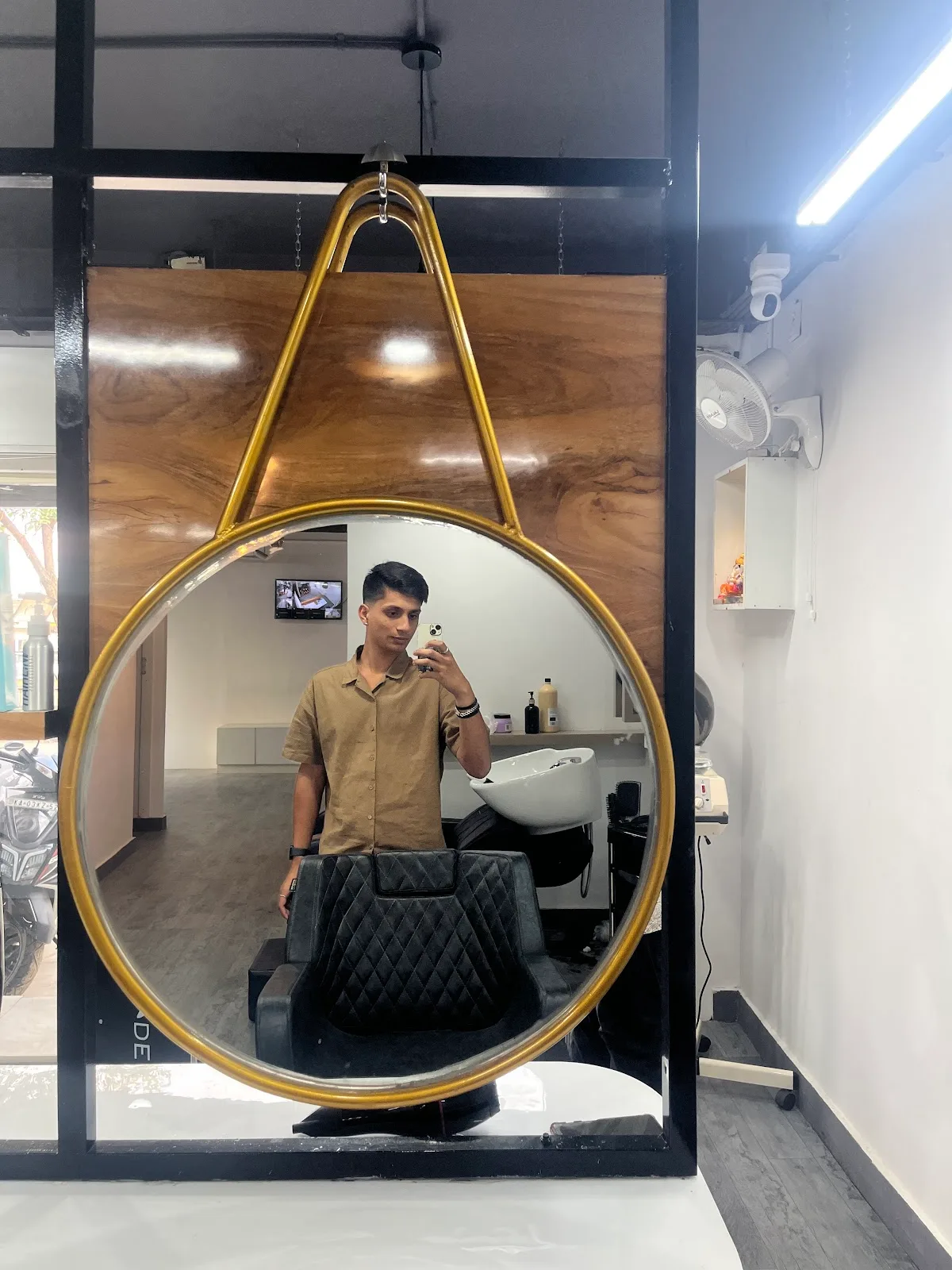 Juxtapose Unisex Salon