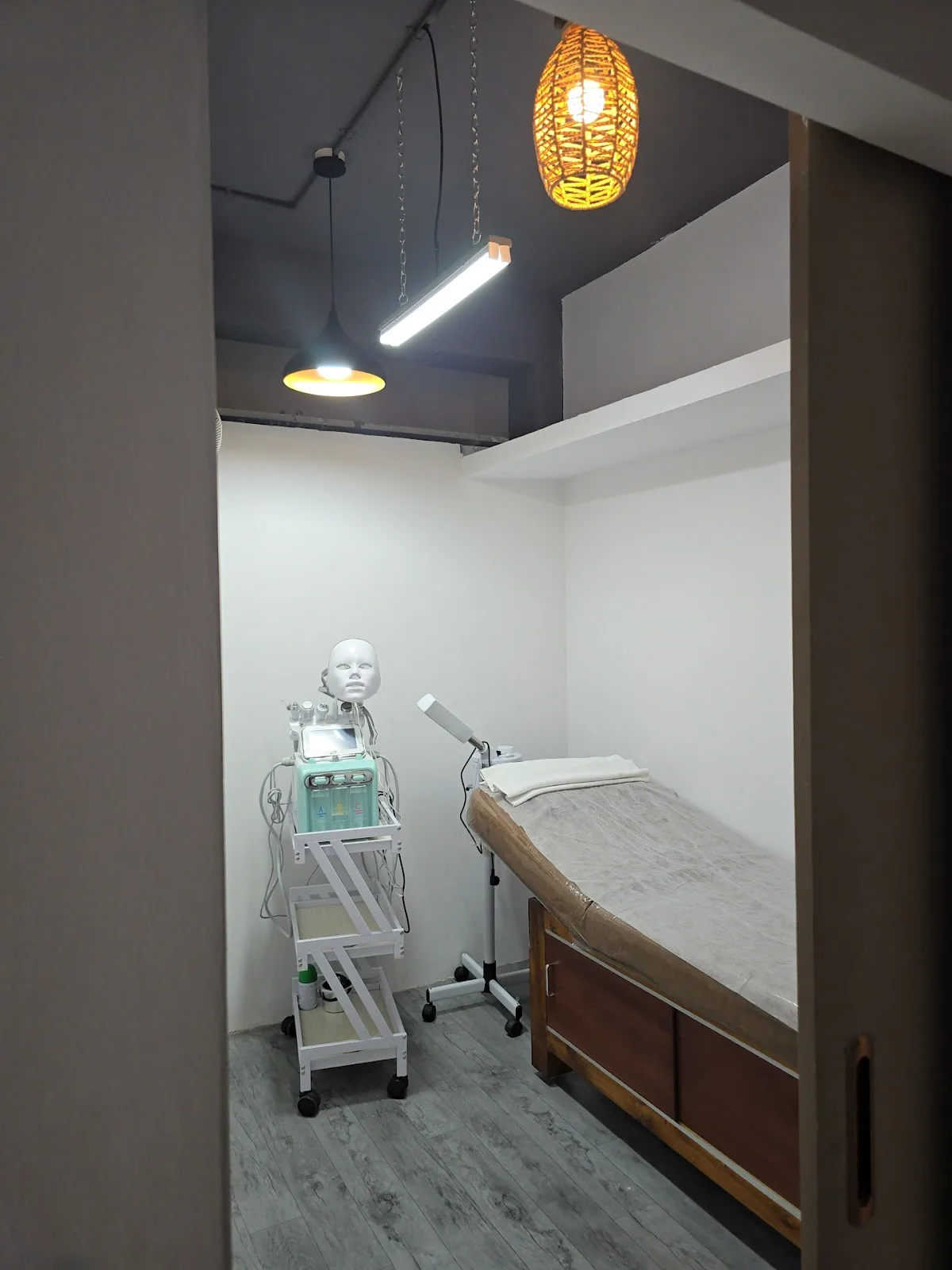 Juxtapose Unisex Salon