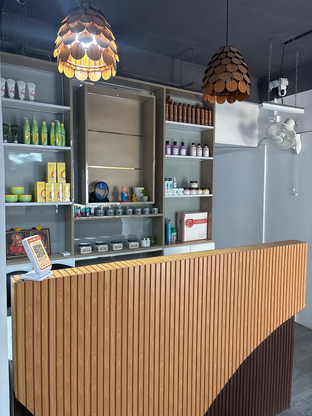 Juxtapose Unisex Salon