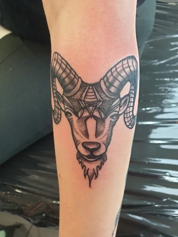 WESH Tattoo & Piercing Studio