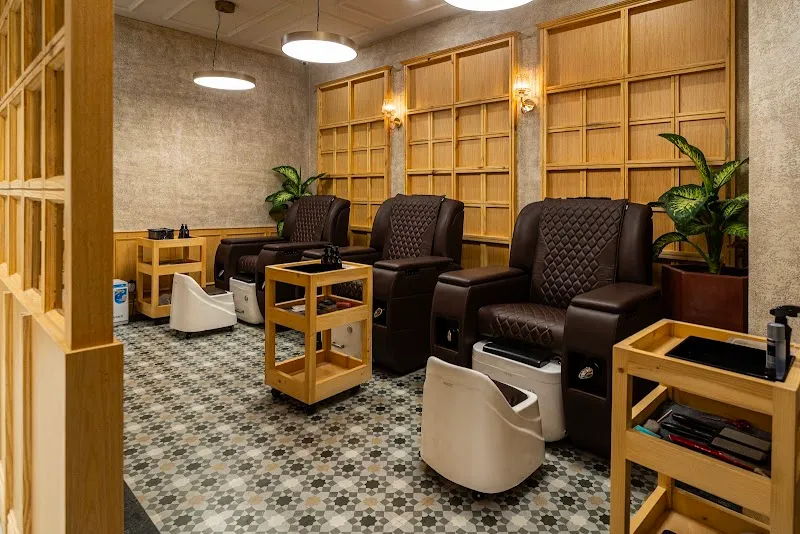 Looks Salon, Goregaon East