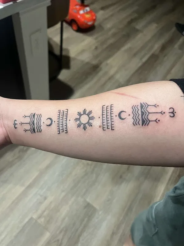 Lunar Ink Gallery Tattoo Shop & Piercing Studio