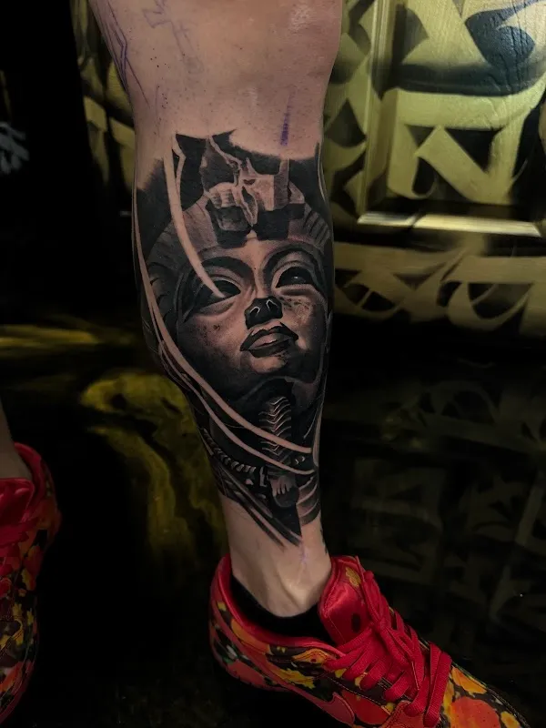 Lunar Ink Gallery Tattoo Shop & Piercing Studio