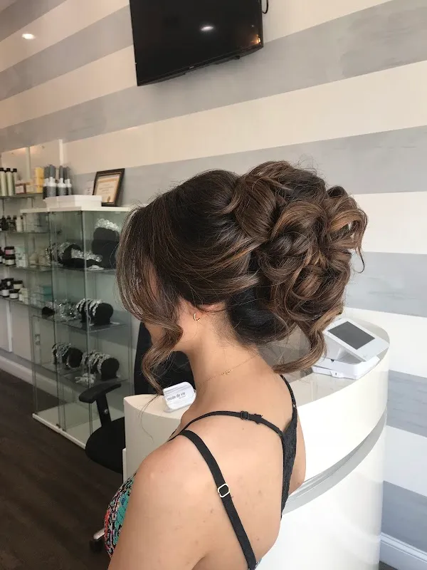 Mode De Vie Hair Studio