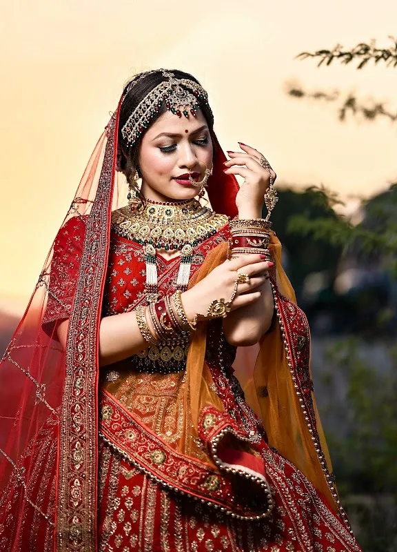 Meenakshi Makeovers Jhansi