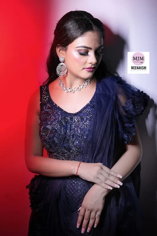 Meenakshi Makeovers Jhansi