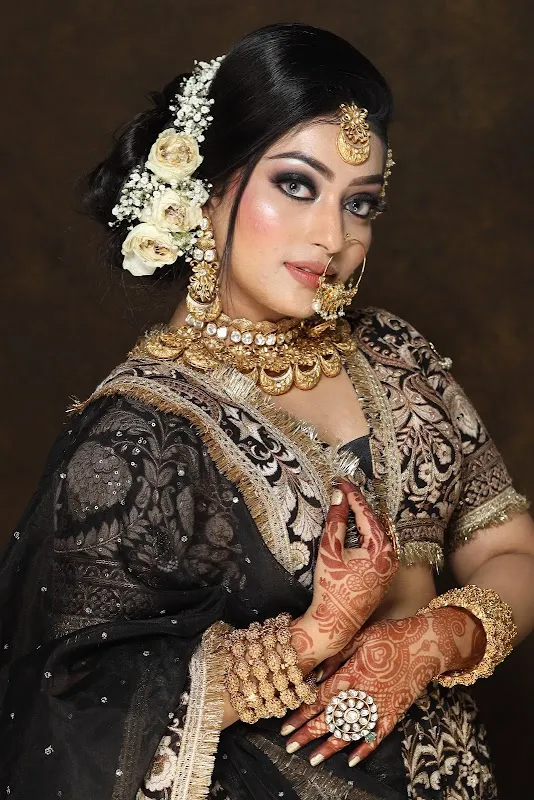 Meenakshi Makeovers Jhansi