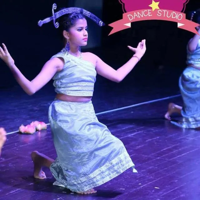 Neeti's dance studio best hulahoop classes in delhi best dance classes in delhi