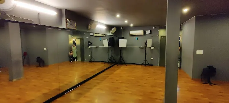 DreamerZz Dance Studio 24/7