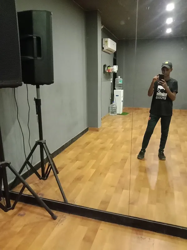 DreamerZz Dance Studio 24/7