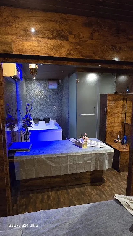 Paradise Spa In Mira Road